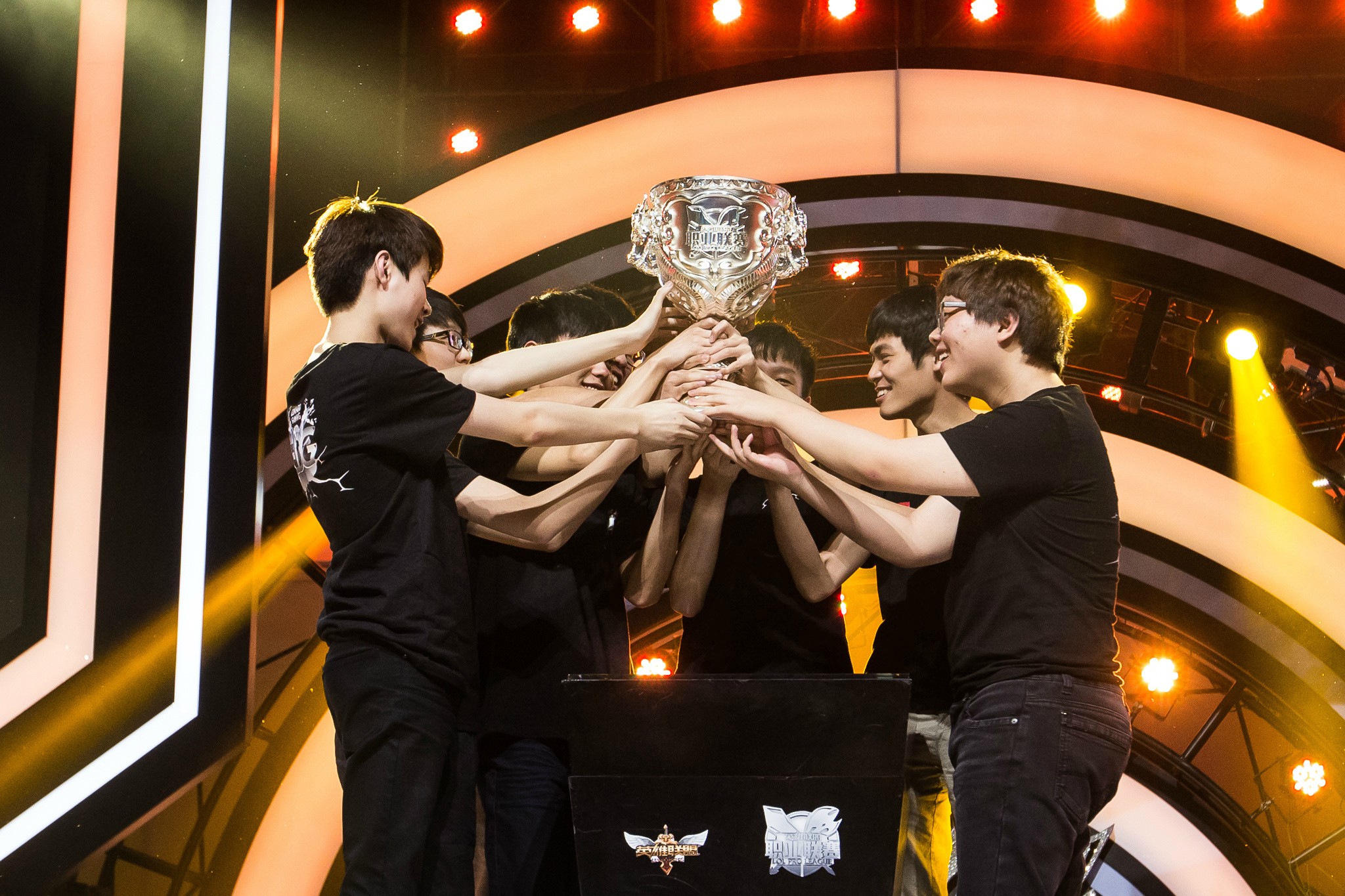 EDG碾压JDGaming，Oner统治全场