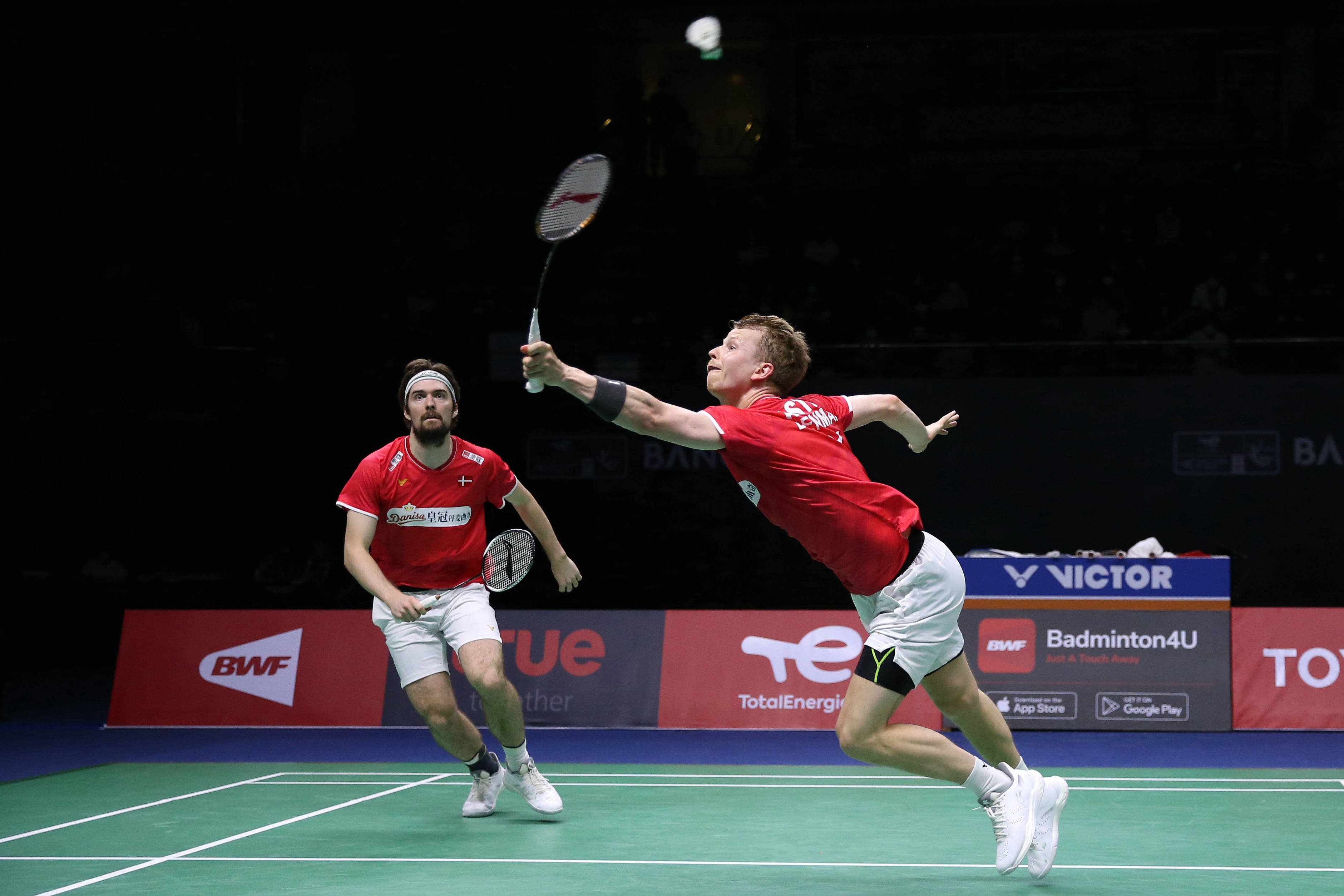 包含泰国羽毛球队横扫印度羽毛球队，林丹送出助攻的词条