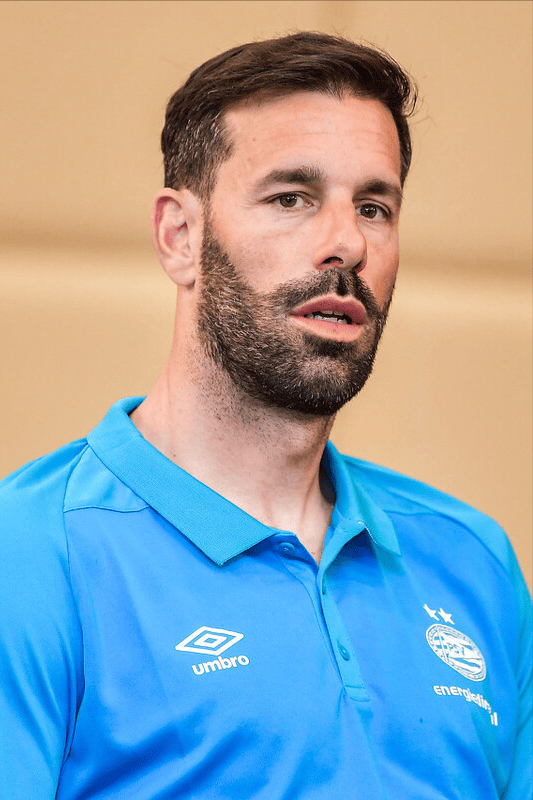 欧洲足球巨星加盟阿贡队，引发球迷热议