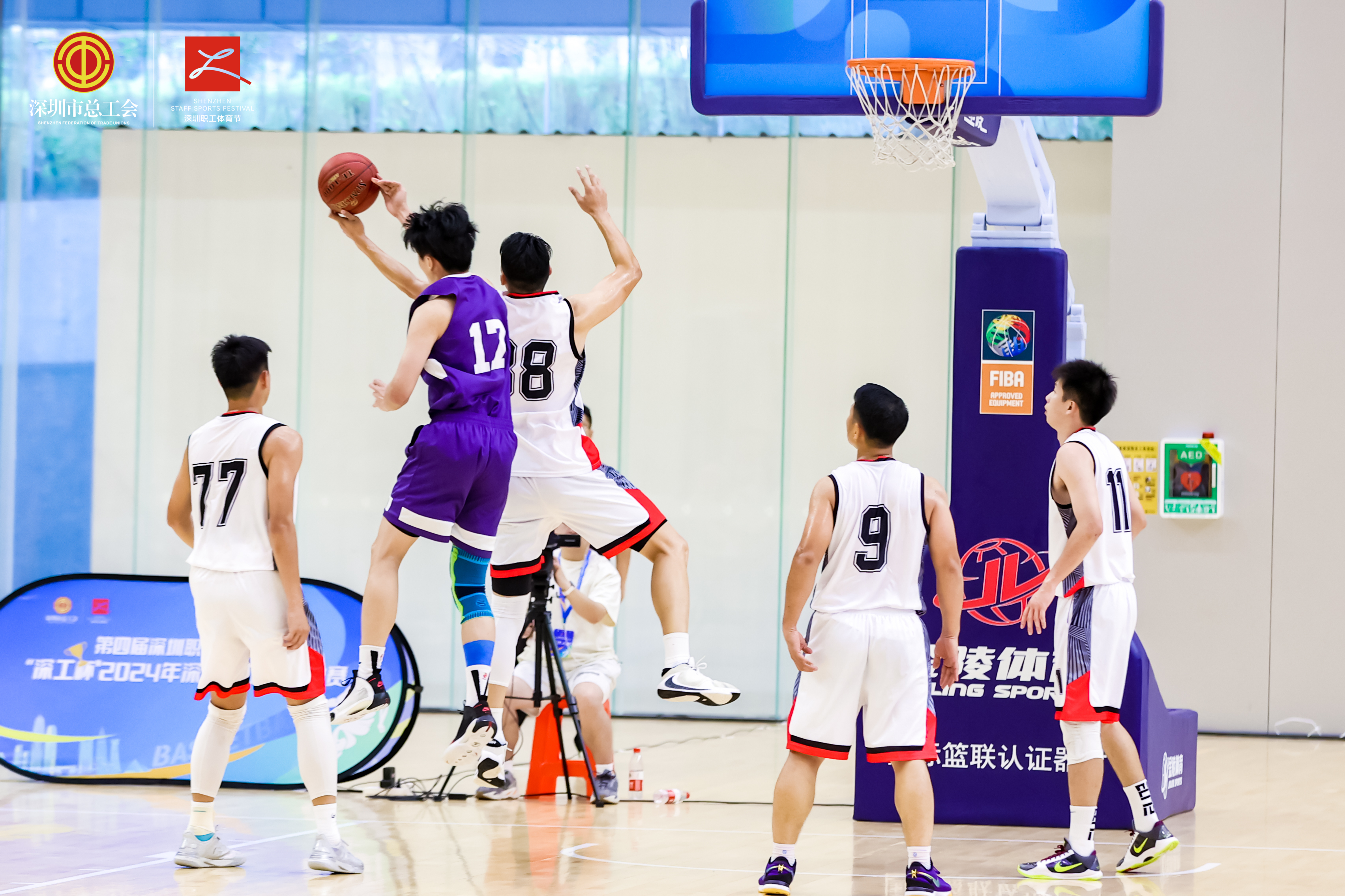 关于篮球比赛激烈角逐，团队协作完美的信息