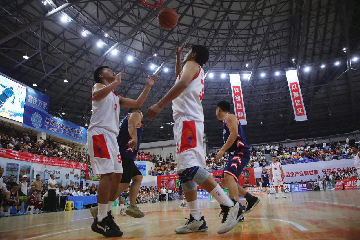 关于篮球比赛激烈角逐，团队协作完美的信息