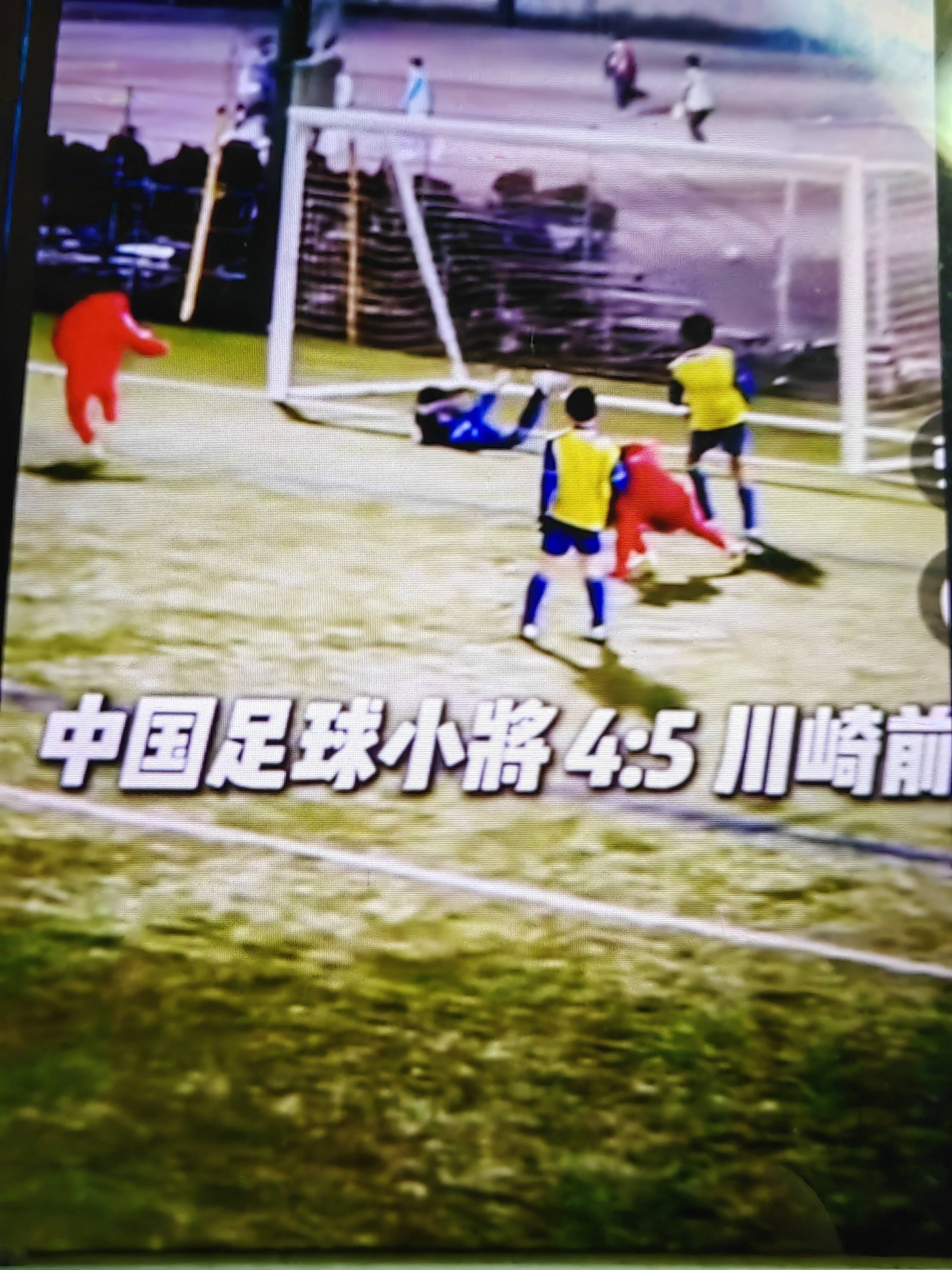 脱颖而出的足球选手，女队傲视群雄！的简单介绍