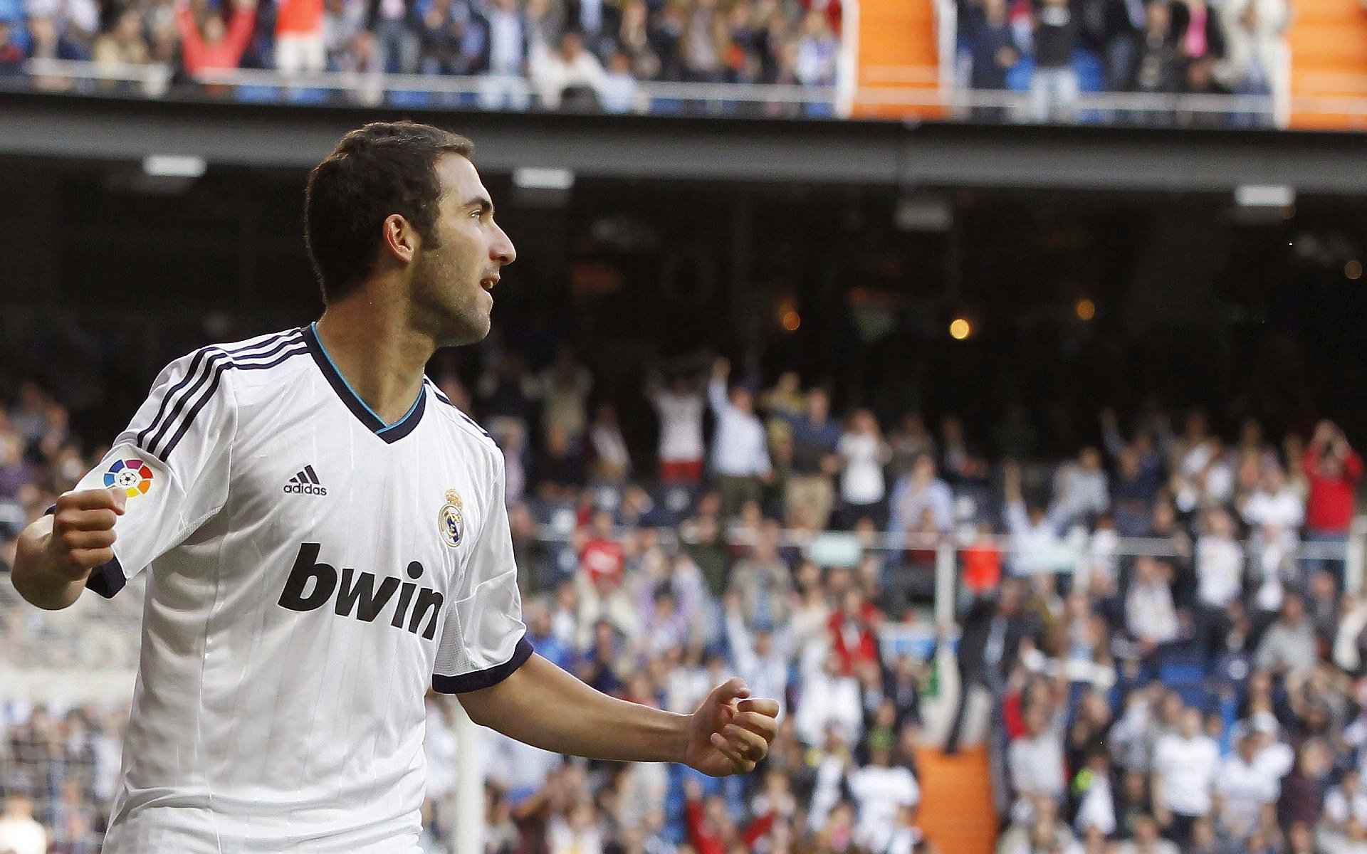 姆巴佩攻防转换核心引领风暴，英超争冠之夜见证战术革命