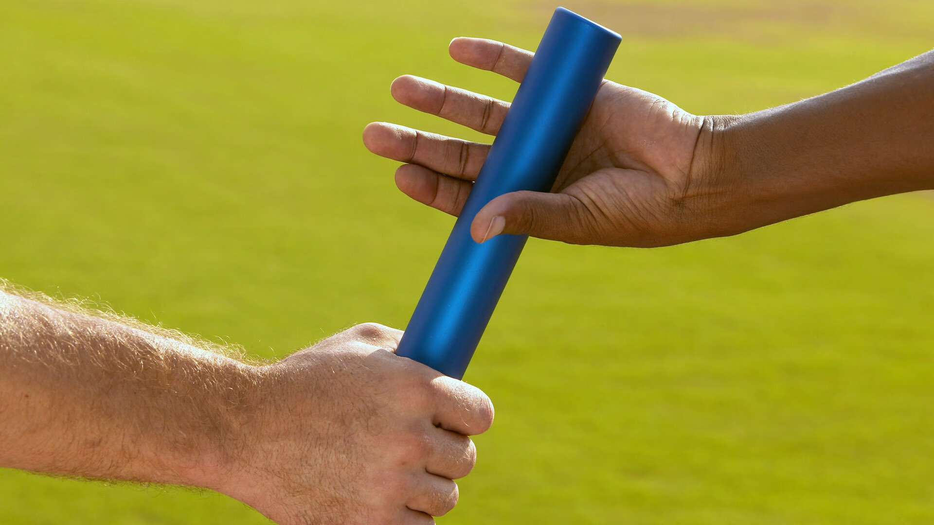 爱游戏官方-赛道新星闪耀，皮亚斯特里高光表现助迈凯伦轻取哈斯车队